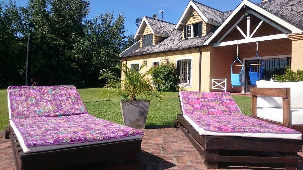 필라르 The Polo House B&B 외부 사진