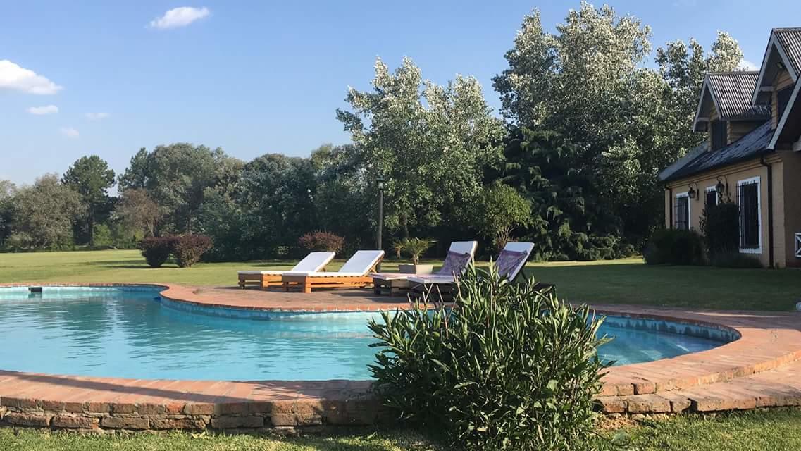 필라르 The Polo House B&B 외부 사진